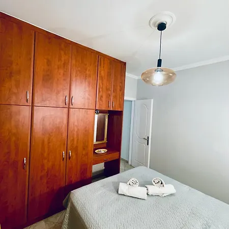 Lucky House アパート *