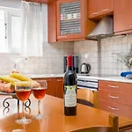 Lucky House Apartment
